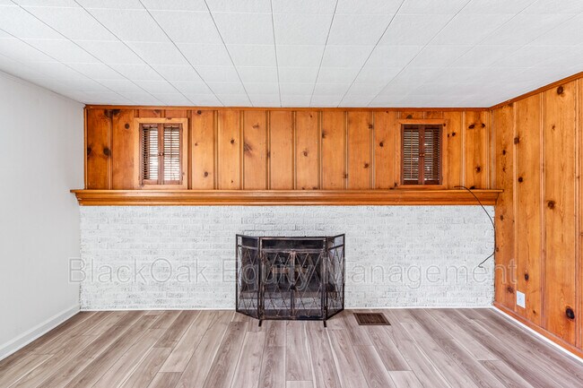 Building Photo - 206 Mt Tabor Rd