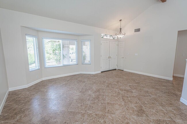 Foto del edificio - COMING SOON! 4 Bedroom Home for Rent in Sa...