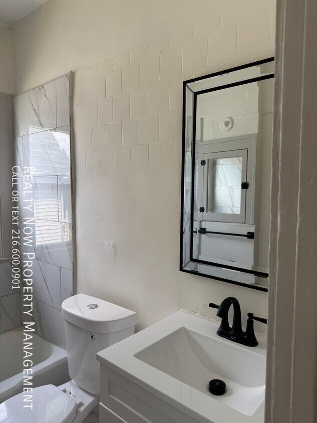Foto principal - 2649 E 110th St