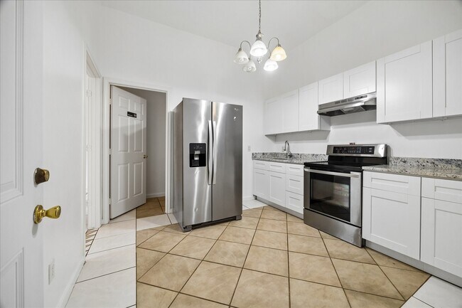 Foto del edificio - 5027 Creekmont Dr