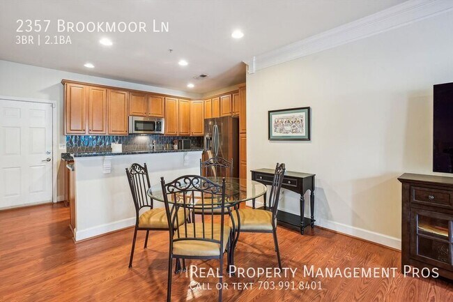 Foto del edificio - 2357 Brookmoor Ln