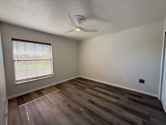 Building Photo - 3-bedroom, 2-bathroom