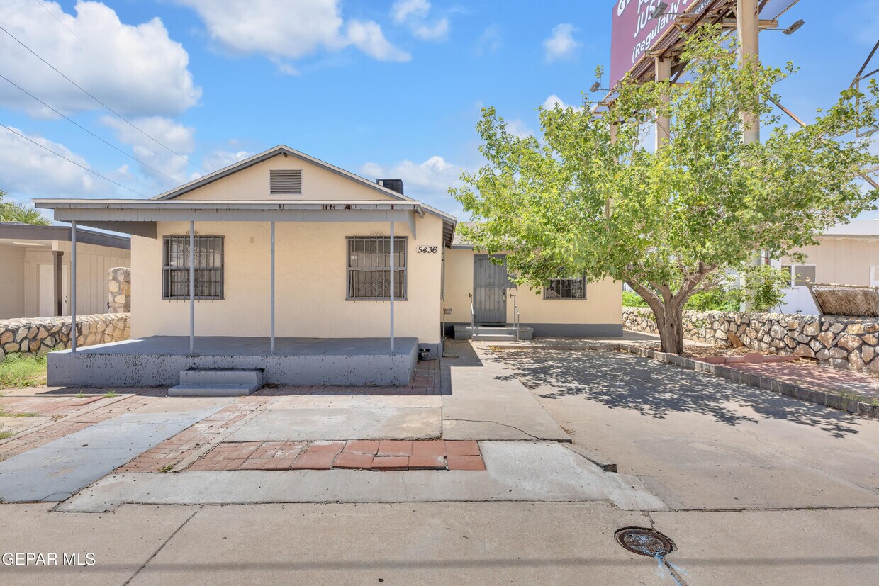 Primary Photo - 5436 Gtwy Blvd E