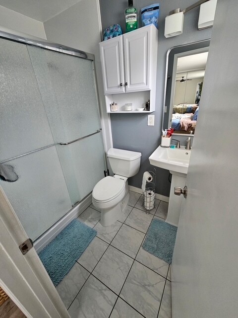 Baño principal - 3844 Groton St