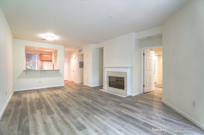 Building Photo - 905 Sunrose Ter
