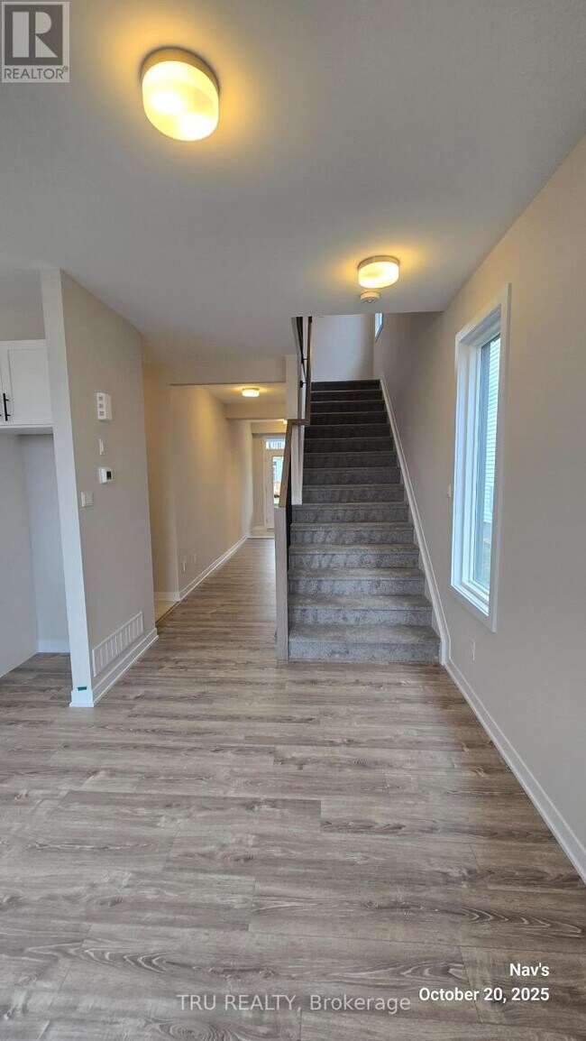 Photo du bâtiment - 887 Andesite Ter