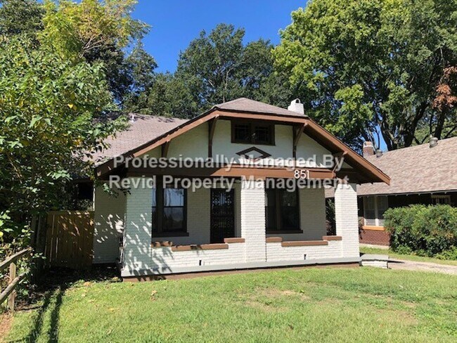 Building Photo - 851 E. Parkway S.