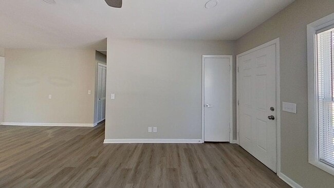 Building Photo - 3 bed / 1.5 bath ~ West Ashley Area, Move-...