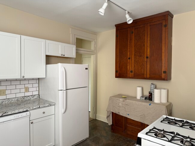 Building Photo - 352 Shiloh St