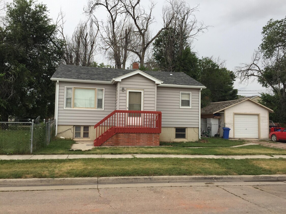 Primary Photo - 2702 W Rapid St