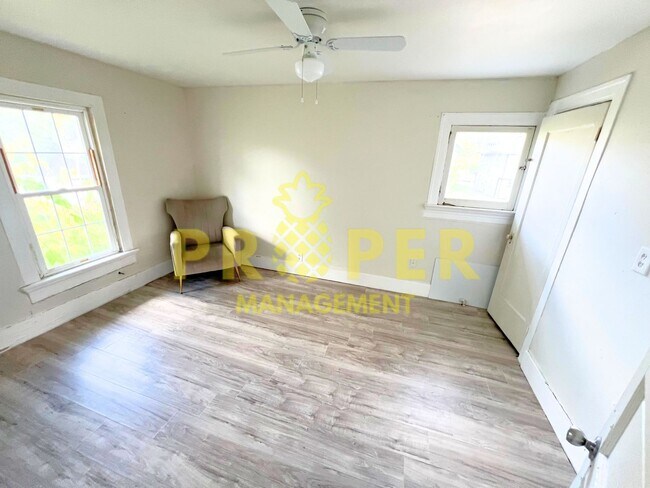 Building Photo - 4 bedrooms 2 bathrooms house for rent
