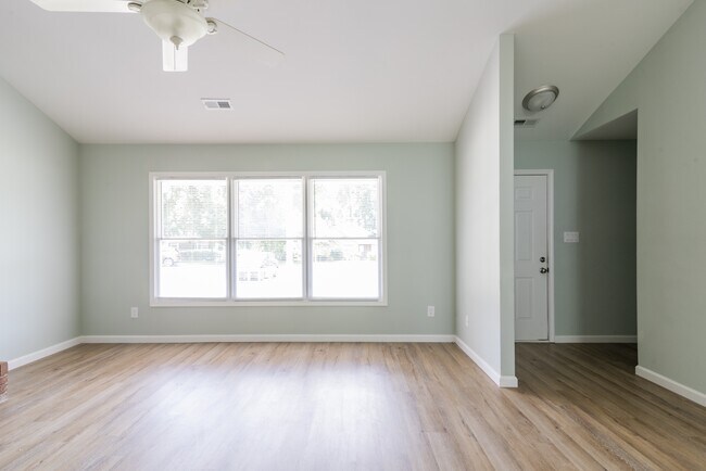 Foto del edificio - 578 Tryon Pl