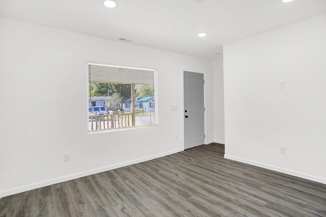 Foto del edificio - 2212 S Delawanda Ave