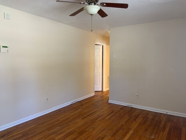Building Photo - Adorable 3 Bedroom in High Point!