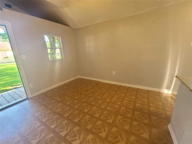 Building Photo - 3018 Cedar Dr