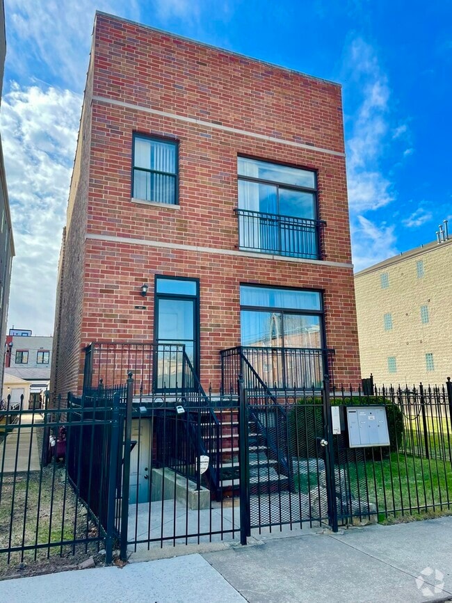 Building Photo - 469 E Bowen Ave