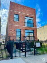 Building Photo - 469 E Bowen Ave