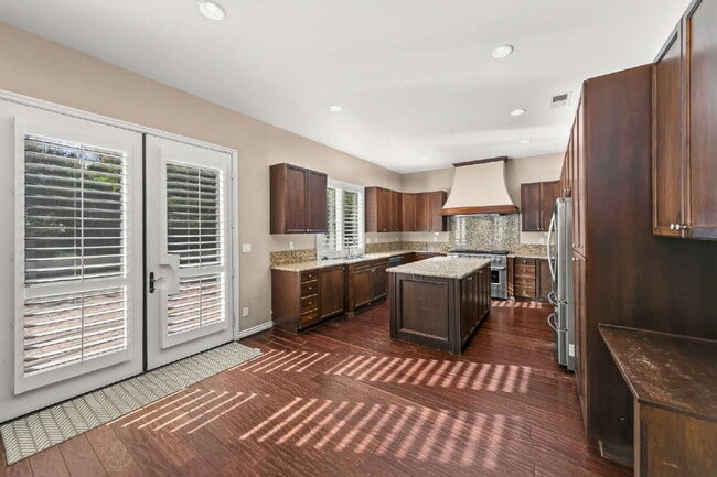 Foto del edificio - Available now! Thoughtfully designed home offering space, comfort and long-term livability