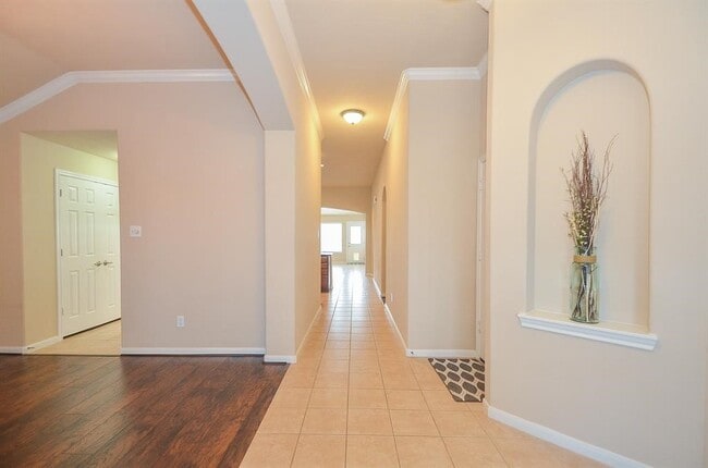 Building Photo - 24643 Hampton Lakes Dr