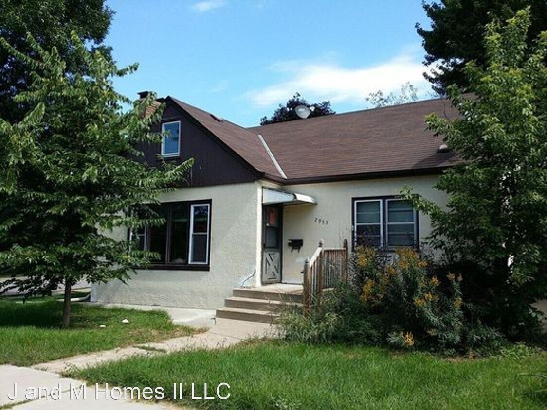 5 br, 2 bath House 2955 Randolph St NE House Rental in Minneapolis
