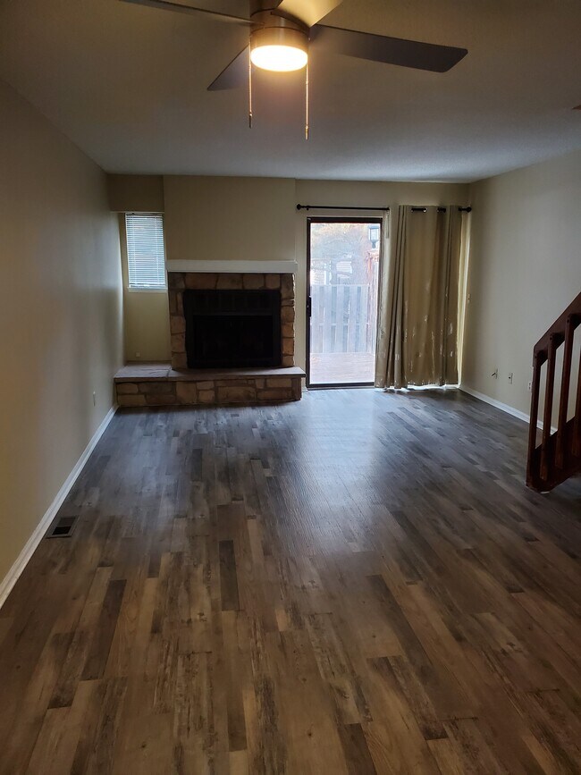 Photo - 433 S Kittredge St Townhome