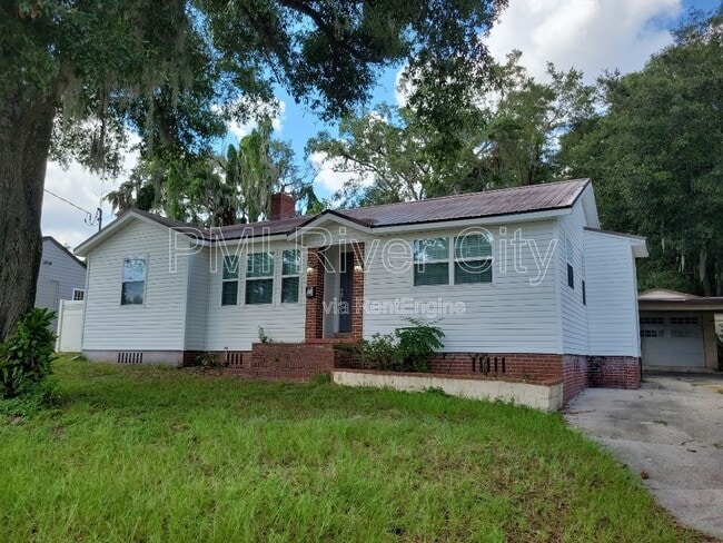 Photo - 1356 River Hills Cir E House