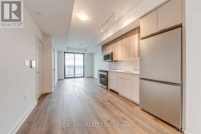Photo du bâtiment - 2075 Lakeshore Rd.