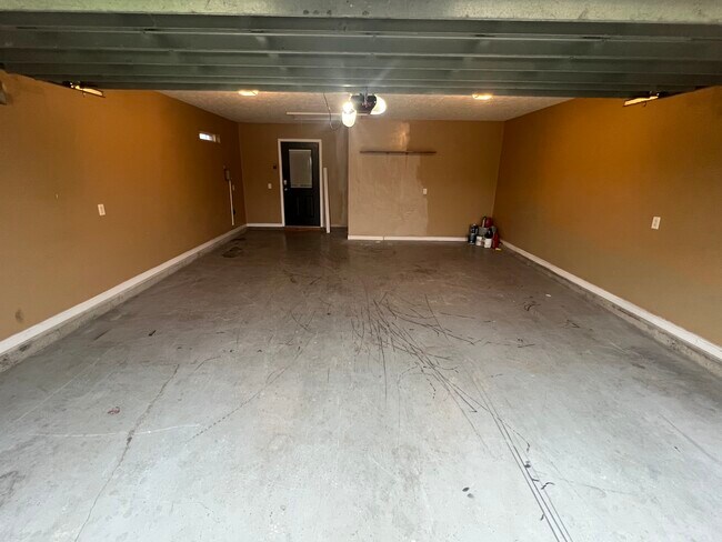 Building Photo - 3549 Brentwood Pl