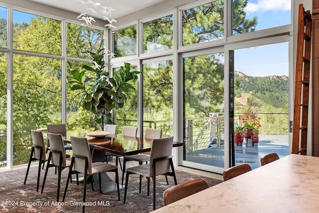 Foto del edificio - 552 Mountain Laurel Dr