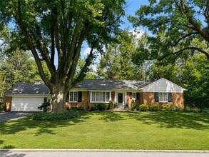 Building Photo - 20 Briar Patch Rd