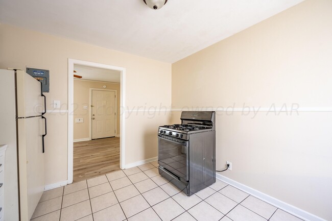 Building Photo - 1210 SW 10th Ave