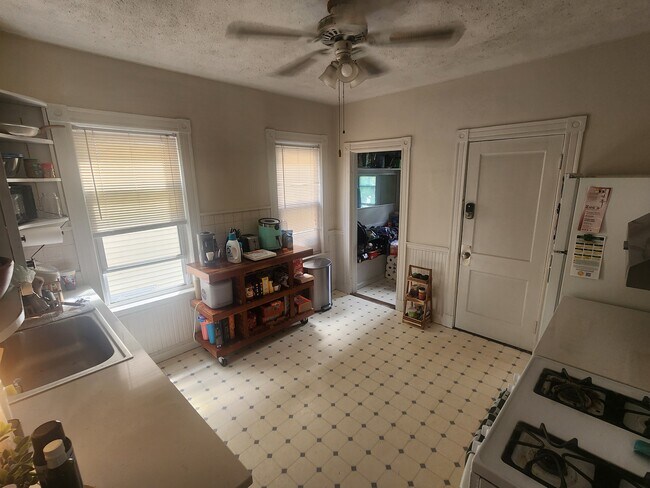 Cocina - 42 Belknap St