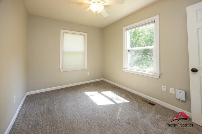 Building Photo - 7548 SW 35th Ave