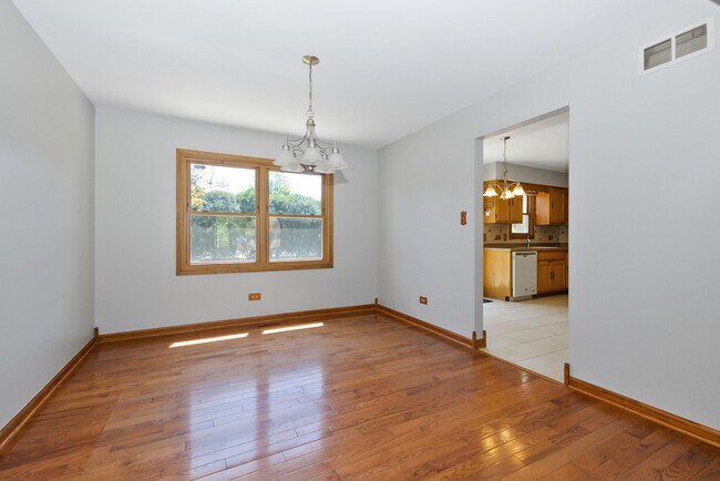 Foto del edificio - 7745 Woodstock Dr