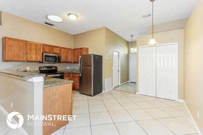 Building Photo - 821 Honeysuckle Dr