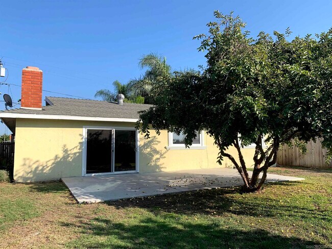 Building Photo - 4917 Roja Dr