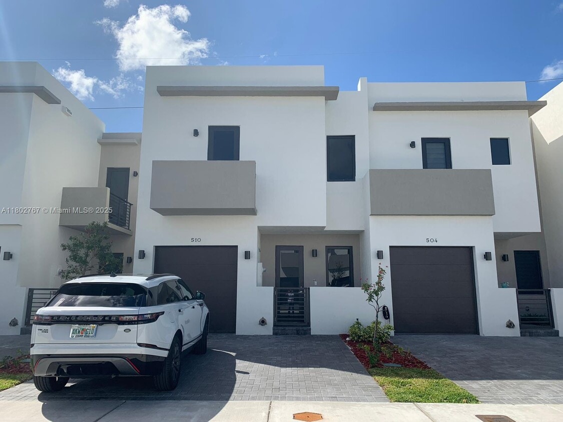 Primary Photo - 510 SW 91st Pl