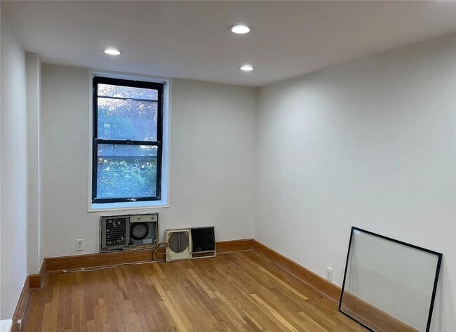 Building Photo - 35-20 Leverich St