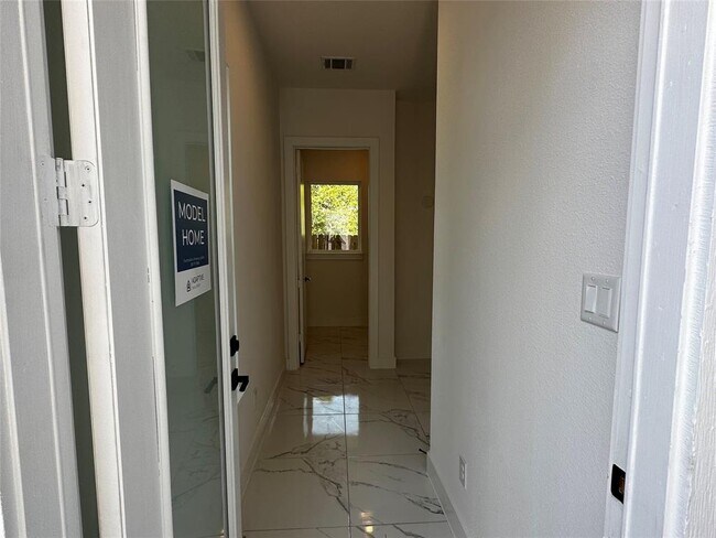 Foto del edificio - 6026 W Montgomery Rd