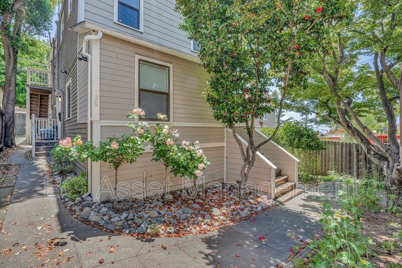 Primary Photo - 639 Carolina St