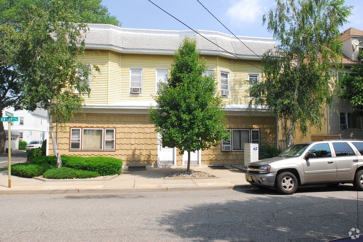 Building Photo - 72 Knapp Ave