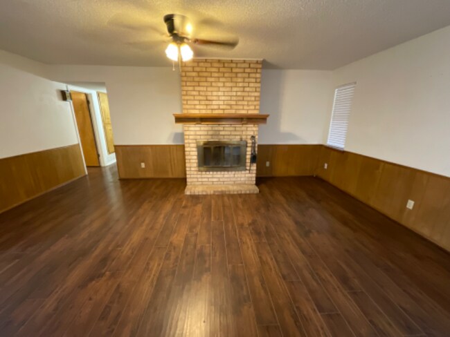 Foto del edificio - 5202 Wildwood Dr
