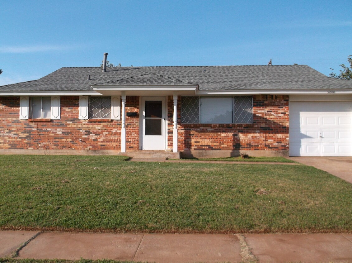 3 bed, 1 bath, 1 car garage - 3 bed, 1 bath, 1 car garage
