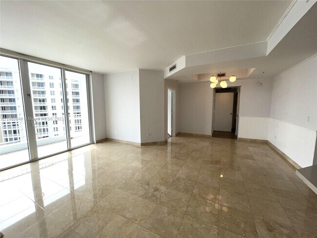 Building Photo - 801 Brickell Key Blvd