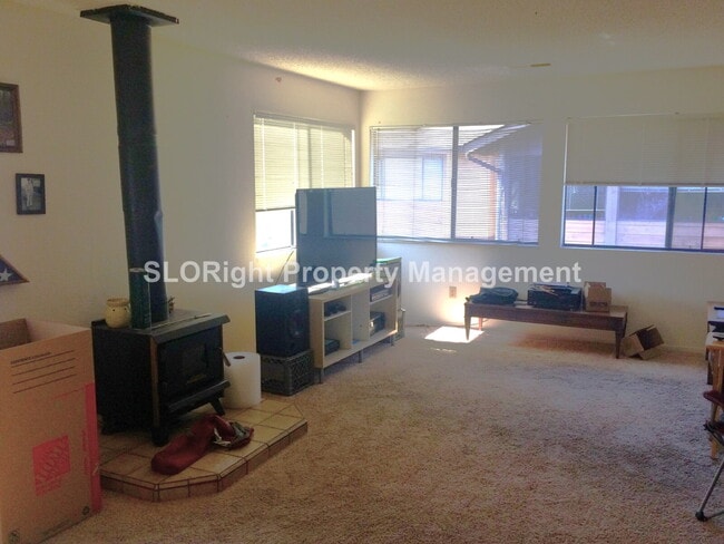 Building Photo - AVAILABLE OCTOBER - Grover Beach Two Story Townhome - 2 Bedroom / 2 Bathroom