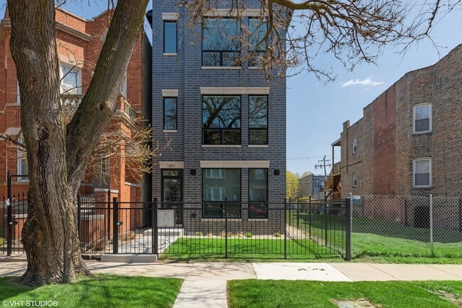 Building Photo - 4943 S St Lawrence Ave
