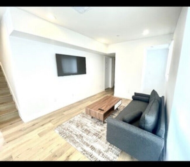 Foto del edificio - 1543 W 37th Pl