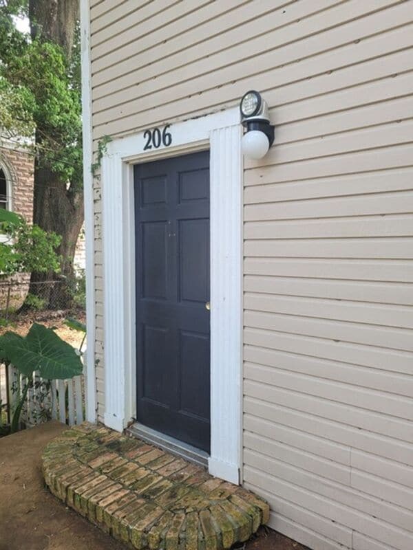 Foto del edificio - 206 E Howry Ave