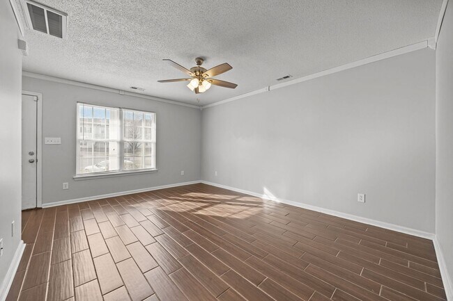 Foto del edificio - Welcome to Acorn Forest!