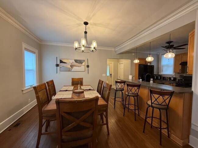 Building Photo - Second St